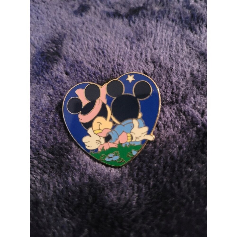 Vintage Disney Pin Mickey Minnie Sweetheart Hearts WDW Cast Lanyard 24918